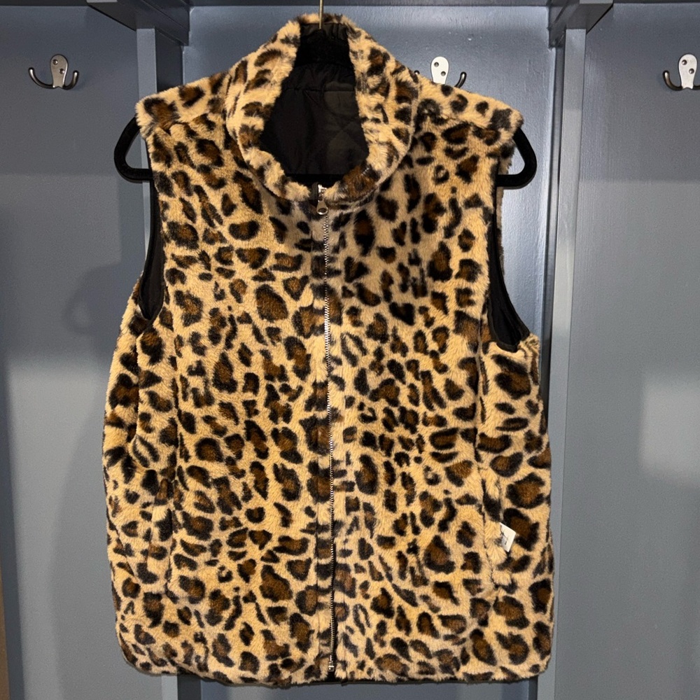 Entro Reversible Cheetah Print Fur/ Black Vest Sz L Fit size 10-12 Women’s